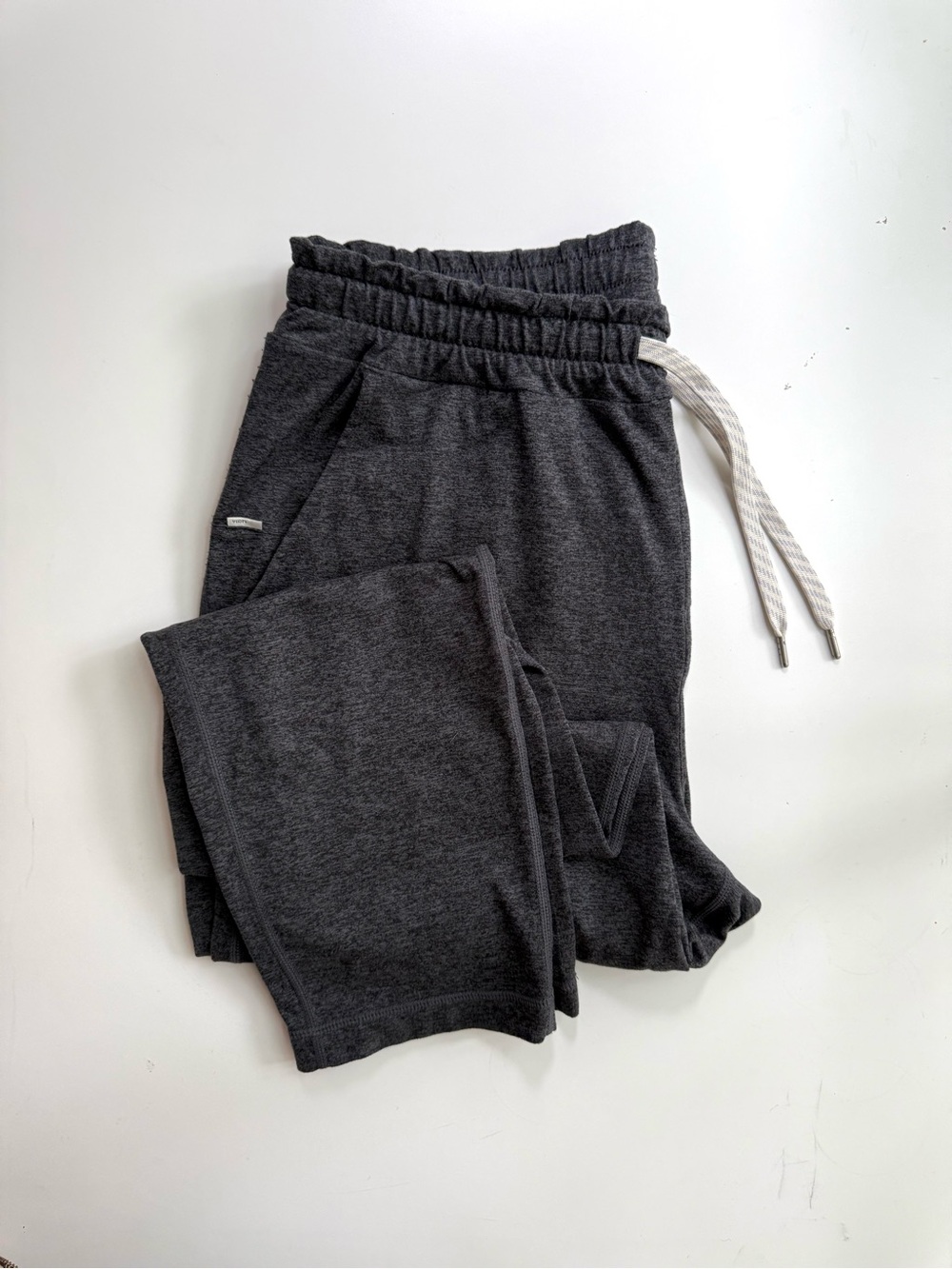 Vuori Men’s Ponto Performance Joggers Sweatpants Heather Grey NO SIZE Medium?